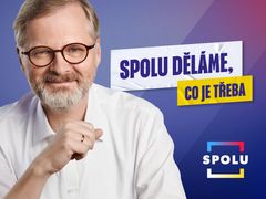 Premiér na jednom z plakátů, které jsou součástí kampaně koalice Spolu.