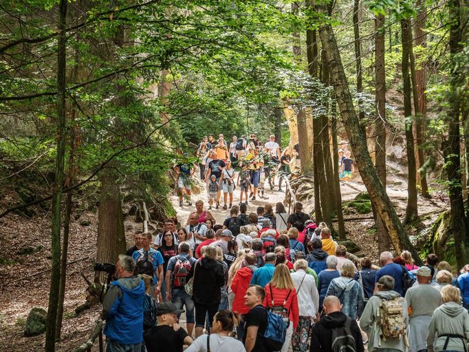 Overturismus: Turistická apokalypsa v Adršpachu během svátku Nanebezetí Panny Marie