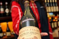 Beaujolais Nouveau je tu! Milovníci vína nešílí