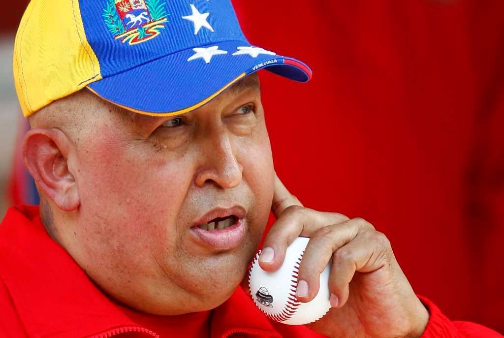 Žiju, ukázal Chávez a předvedl baseballové nadhozy