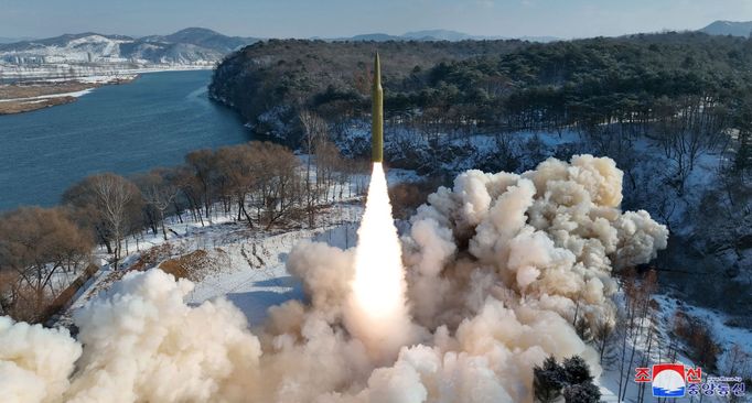 Nedávný test severokorejské hypersonické rakety. Kimův režim zbrojí a testuje na plné obrátky.