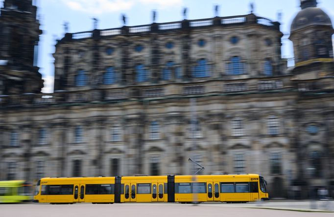 Tramvajová doprava v německých Drážďanech dříve ve velkém spoléhala hlavně na české modely Tatra T3 ze smíchovské ČKD.