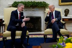Českého premiéra Petra Fialu přijal v Oválné pracovně Bílého domu americký prezident Joe Biden.