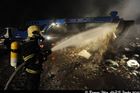 Požár stovky pneumatik v Jihlavě se podařilo uhasit