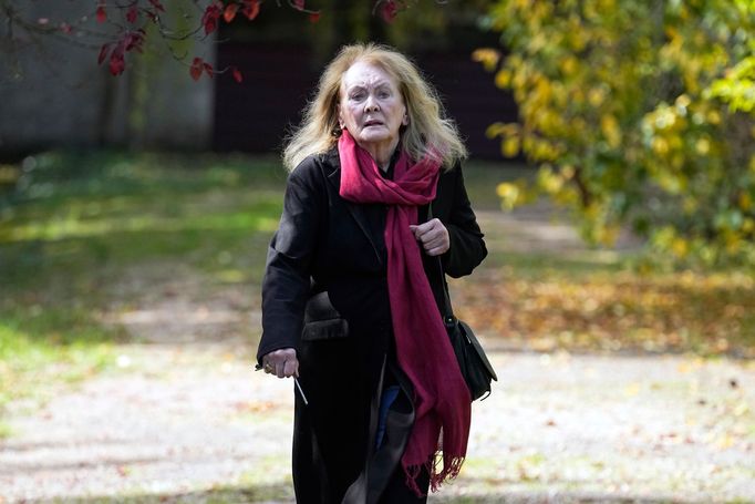 Annie Ernauxová bydlí v obci Cergy-Pontoise u Paříže. Na snímku krátce poté, co se stala laureátkou Nobelovy ceny za literaturu.