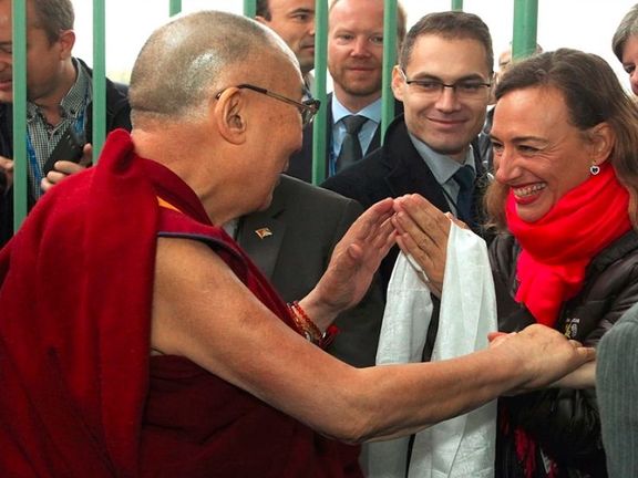 Cestovatelka při setkání s dalajlámou.