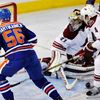 Hokej, NHL, Edmonton - Phoenix: Teemu Hartikainen -  Mike Smith (41) a Zbyněk Michálek