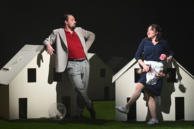 Pavol Kubáň jako hrabě Almaviva a Jekatěrina Krovatěva v roli Zuzany.