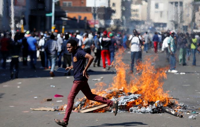 Povolební protesty v Harare v Zimbabwe. 1. 8. 2018