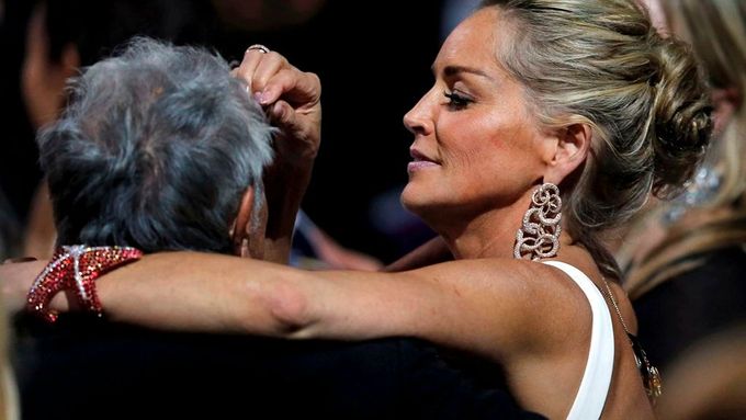 Filmové hvězdy vybraly v Cannes na boj s AIDS přes 650 milionů korun