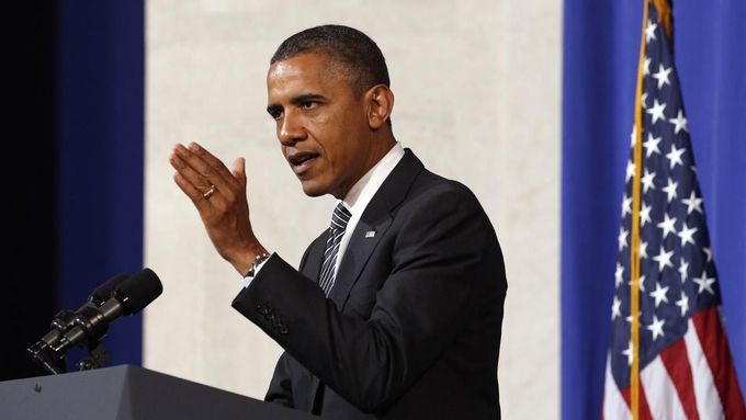 Barack Obama hovoří ke svým sponzorům ve Filadelfii