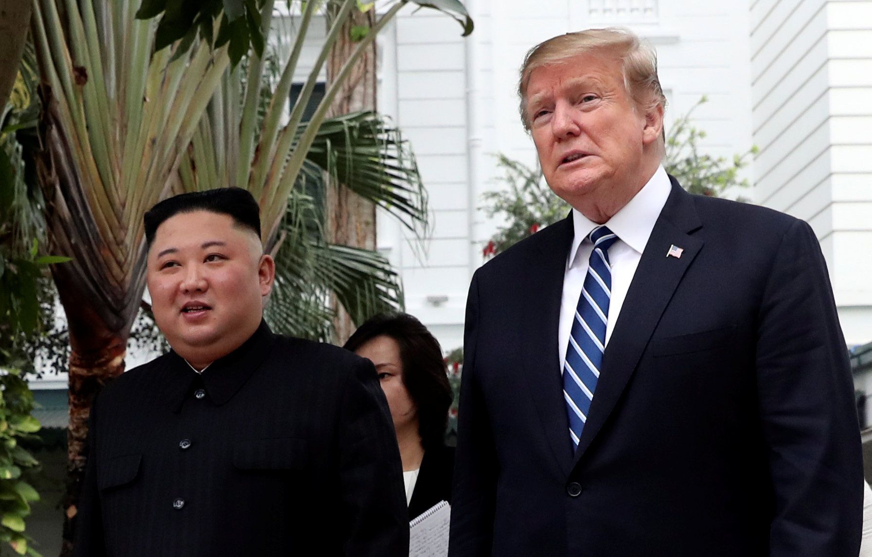 Trump a Kim na summitu v Hanoji