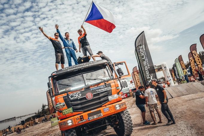 Tomáš Tomeček v cíli Africa Eco Race 2019