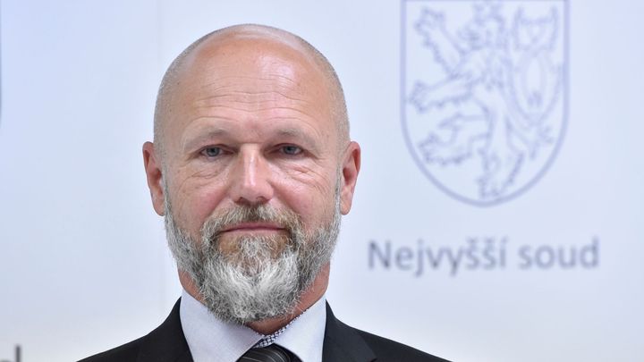 Zemanovi jsem nic neslíbil a žádné podmínky od něj nedostal, tvrdí šéf NS Angyalossy