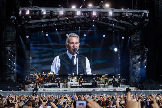 Americký rockový písničkář Bruce Springsteen vystoupil v neděli 15. května v pražských Letňanech.