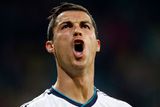 Poté se opět dostal ke slovu Ronaldo. Portugalský fantóm, totiž hlavou zařídil gól do šatny, a tak trenér Mourinho mohl být v přestávce klidný.