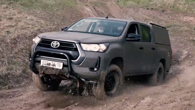 V červenci letošního roku převezme armáda první lehké terénní automobily Toyota Hilux.