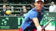 První krok udělal Tomáš Berdych směle. S Viktorem Troickým si poradil ve třech setech.