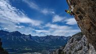 Český lezec Adam Ondra zase dokázal něco, co nikdo před ním. Tentokrát si v létě vybral hory nedaleko Canmore v Kanadě.