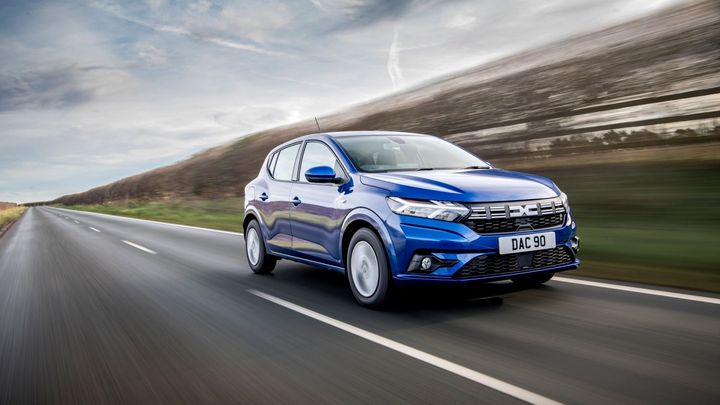 Tři Toyoty, dvě Dacie, kde je Škoda? Přehled 20 nejprodávanějších aut v Evropě