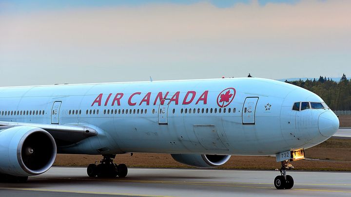 Letušky a stevardi Air Canada od soboty stávkují, nelétají ani do Prahy