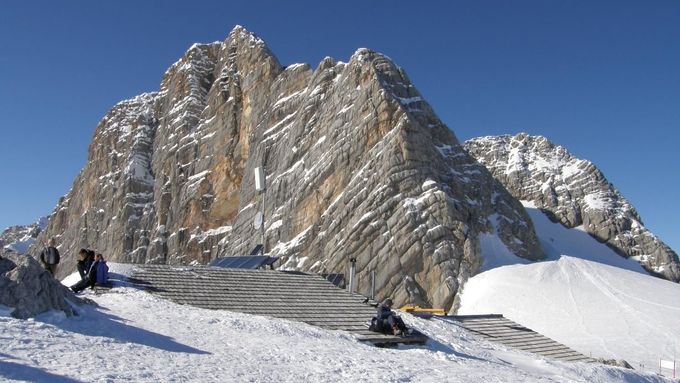 Okolí útulny Seethalerhütte, nad níž došlo k sesuvu laviny.