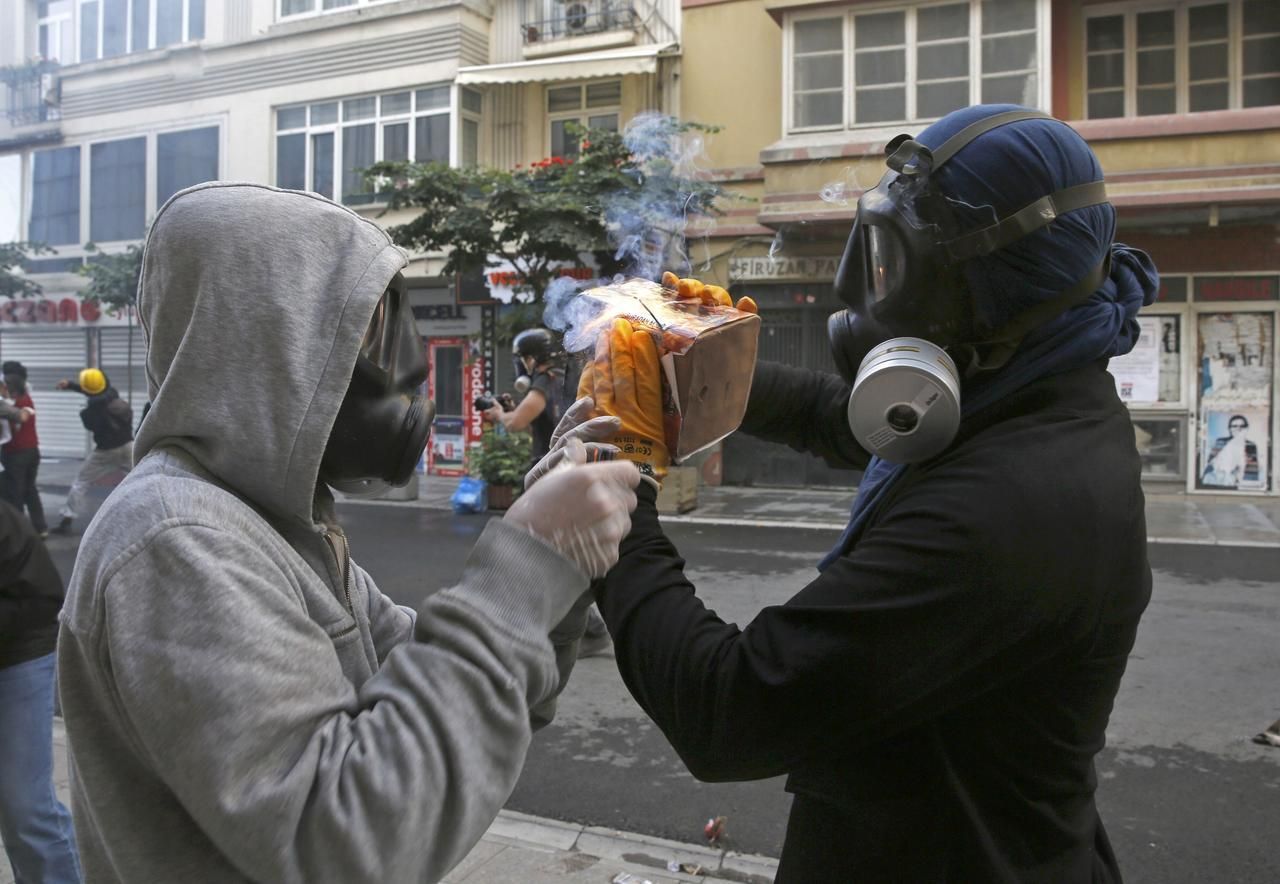 Turecko - Istanbul - Taksimské náměstí - policie - zásah