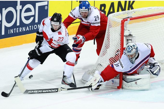 MS 2015, Česko-Švýcarsko: Jan Kolář (29) a Ondřej Pavelec - Simon Bodenmann a