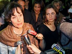 Nepokračuje. Dosavadní starostka Štrasburku Fabienne Kellerová se po prohraných volbách loučí s novináři.