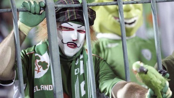 Irští fanoušci ovládli Tehelné pole.