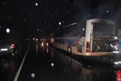 Na Vsetínsku hořel dálkový autobus, škoda je 800 tisíc