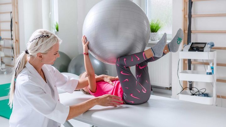 Karlovarsko konečně dostane obor pro fyzioterapeuty, jedná s univerzitou Karlovou