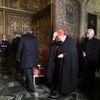 Vyjímání korunovačních klenotů ve Svatováclavské kapli