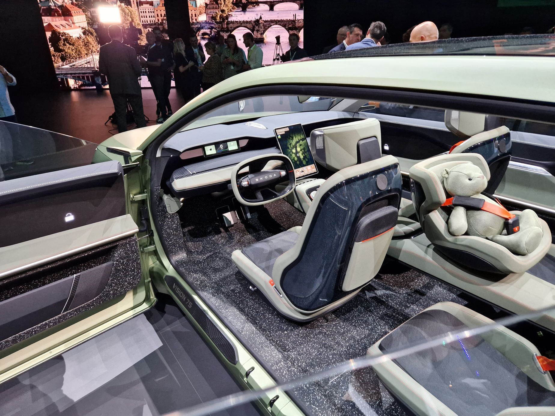 Škoda Vision 7S živě