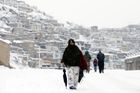 Sníh trápí Afghánistán. Zemřelo už více než sto lidí, na severu země laviny pohřbily dvě vesnice