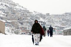 Sníh trápí Afghánistán. Zemřelo už více než sto lidí, na severu země laviny pohřbily dvě vesnice