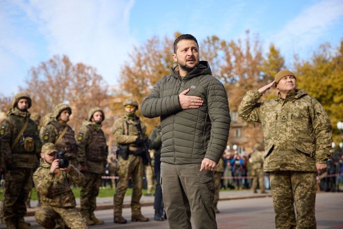 Oslavy v ukrajinském městě Cherson po jeho osvobození od ruských jednotek.