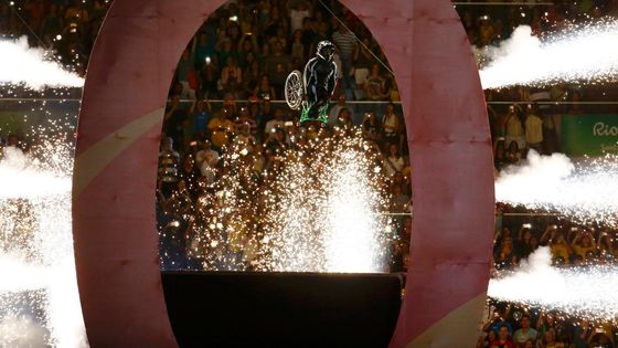 Zahajovací ceremoniál paralympiády si v ničem nezadal ze zahájením nedávných letních olympijských her.