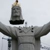Poláci dokončili největší sochu Krista na světě