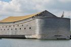 Nizozemec popluje s Noemovou archou do Jižní Ameriky šířit bibli. Zvířata budou plastová