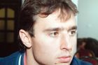 Vezměme to ale popořádku. Kariéru začal Ručinský v Litvínově, tedy co by kamenem dohodil od rodného Mostu. Po pouhých dvou sezonách v prvním týmu jej v roce 1991 draftoval jako 20. v pořadí Edmonton, který mu ještě v téže sezoně umožnil na dva zápasy nakouknout do slavné NHL. Wayne Gretzky už ovšem tehdy válel v Los Angeles, od kterých mimochodem Oilers koupili právo volby v draftu, jež využili právě na "Růču".