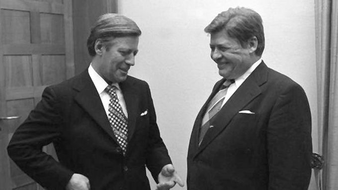 Hanns Martin Schleyer (vpravo) se spolkovým kancléřem západního Německa Helmutem Schmidtem.