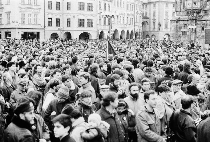 Unikátní fotografie ze zákulisí Václava Havla z období Sametové revoluce. Období mezi léty 1989-90.