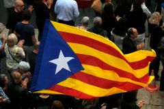 Soud v Madridu propustí bývalou šéfku parlamentu Katalánska z vazby. Složila kauci