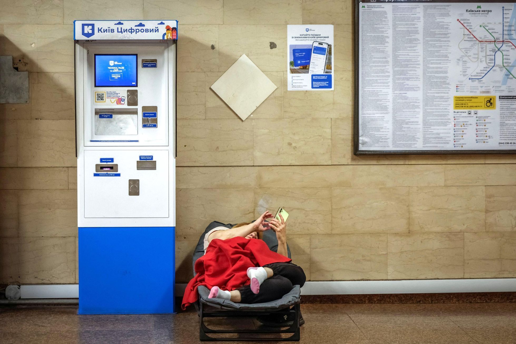 Ukrajina, Kyjev, metro, úkryt, civilisté, nálet, válka, Rusko