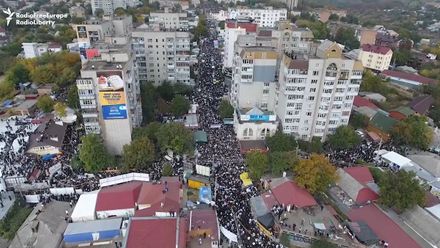 Židé slaví Nový rok. Tisíce nadšených Chasidů při něm zaplnily město na Ukrajině