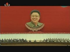 Kim Čong-un na vzpomínkové akci k výročí úmrtí Kim Čong-ila. Záběr severokorejské státní televize KRT.