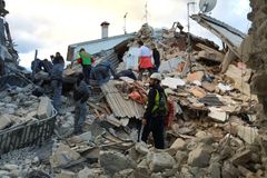 Srpnové zeměstřesení v Itálii má už 295 obětí, záchranáři našli další tělo