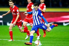 Hertha Berlín s Daridou zahájila bundesligové jaro remízou s Augsburgem