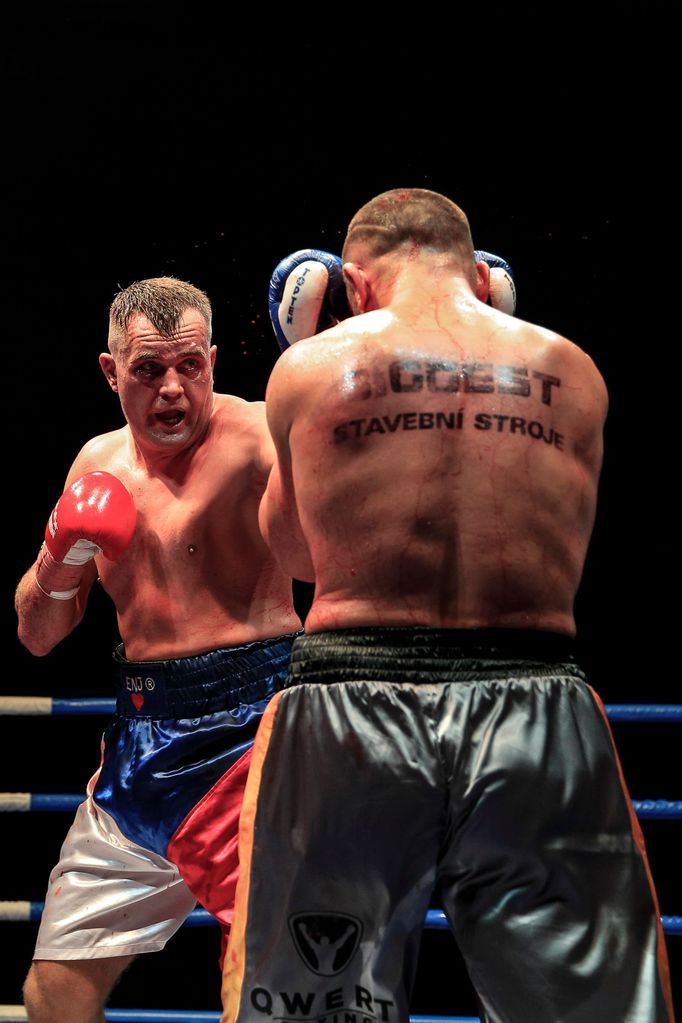 Den rváčů v Plzni - Pavel Šour vs. Václav Pejsar (box, těžká váha)